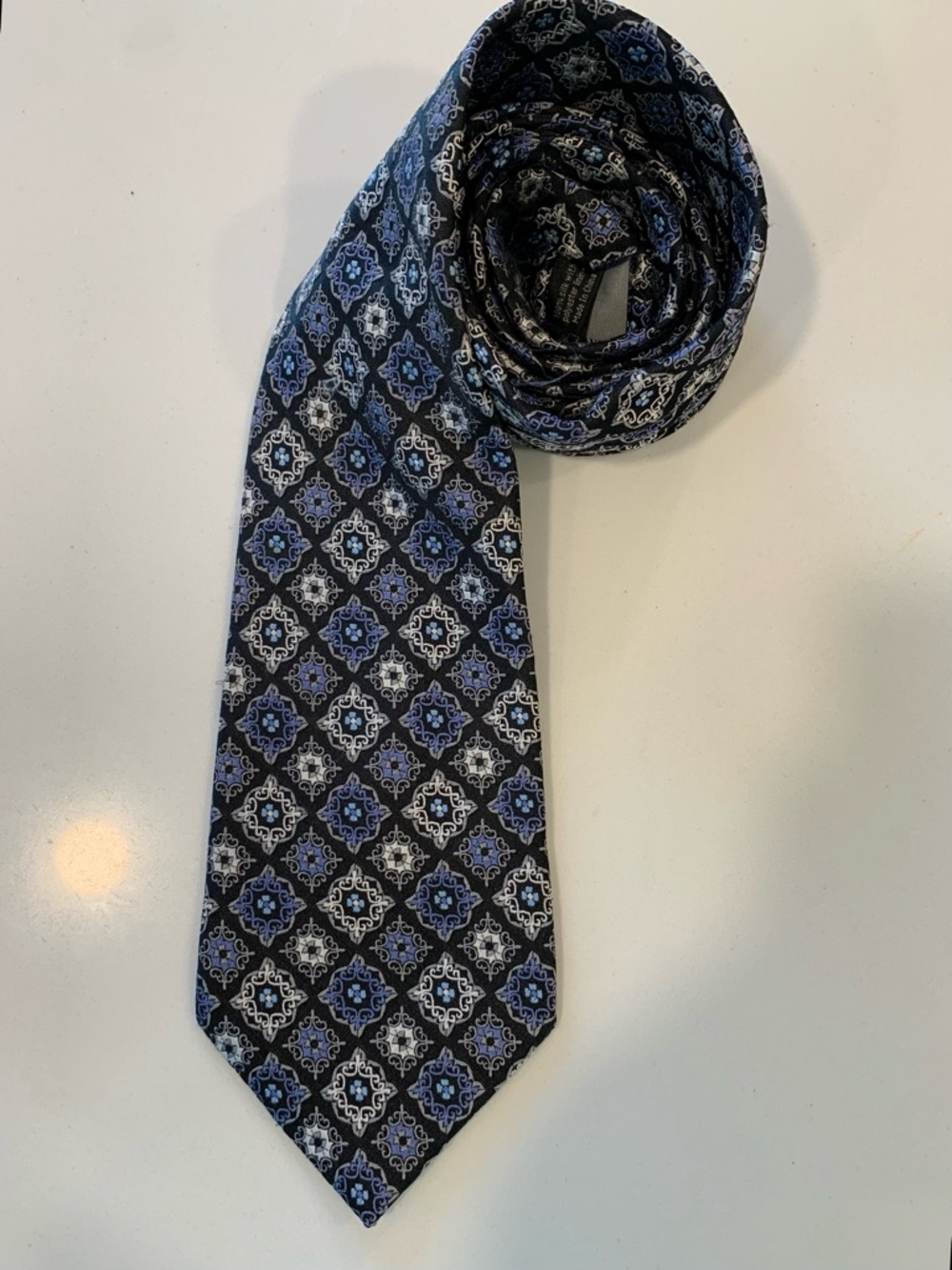ALVUMNI Silk Neck Tie Men’s W: 4” L: 60” Blue Silver Medallion Professional